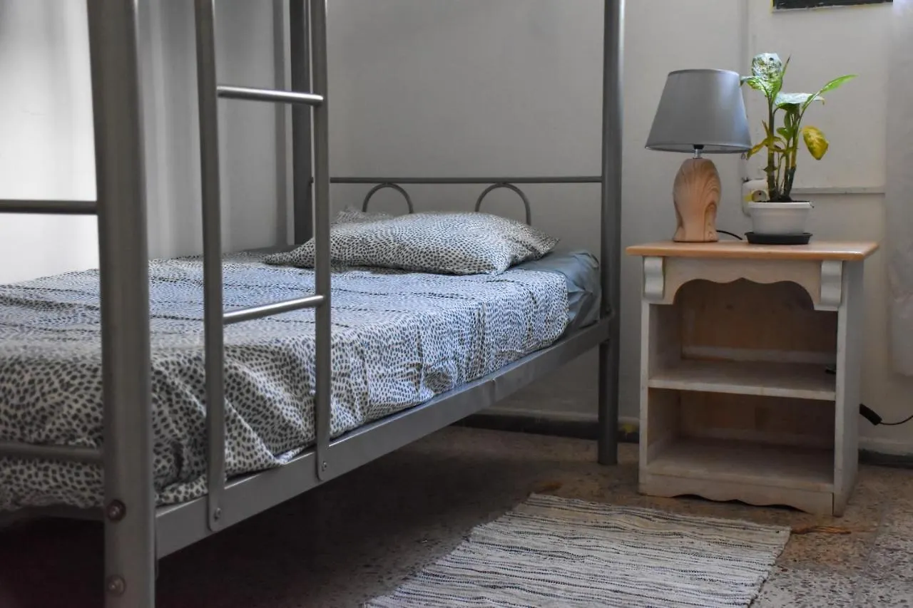 Single Fin Surf Hostel 아로나