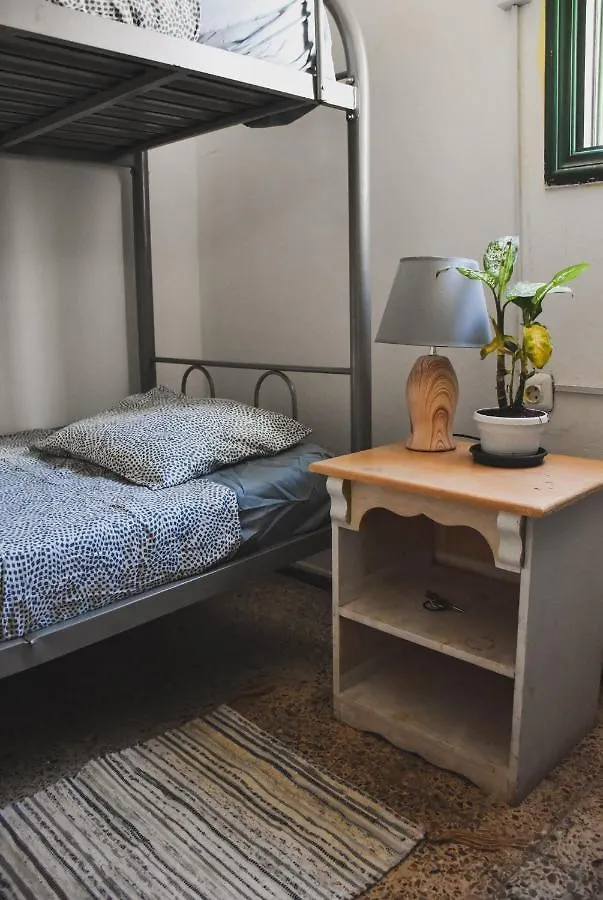 Single Fin Surf Hostel Arona